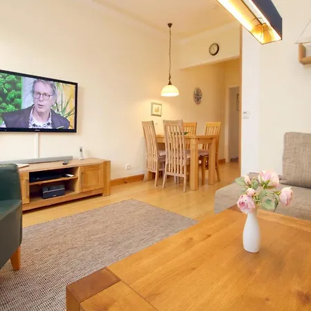 Badestra_e 36_ Historisches Stadth Nyaraló *